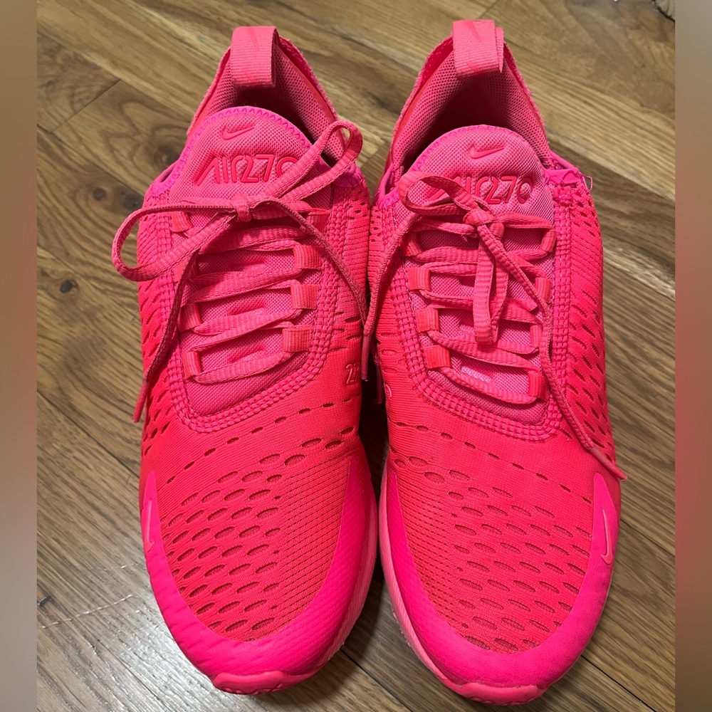 Nike 270 Size 7 Women’s Hot Pink